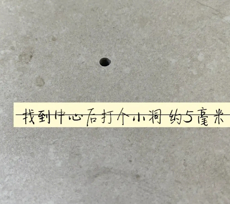东海瓷砖空鼓维修公司专业解答在瓷砖铺贴过程中，如果砂料搅拌不均匀，将会带来以下问题