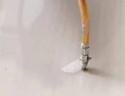 东海瓷砖空鼓维修公司专业解答在瓷砖铺贴过程中，如果使用的砂料过粗（如全部使用了粗砂），可能会导致以下问题